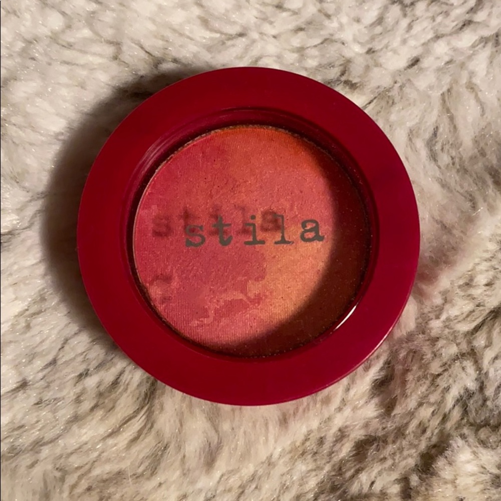 Stila blush in the color finale
